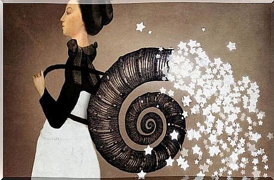 Woman-with-snail-in-the-back