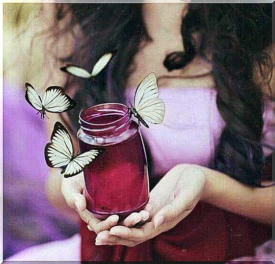 glass-jar-with-butterflies